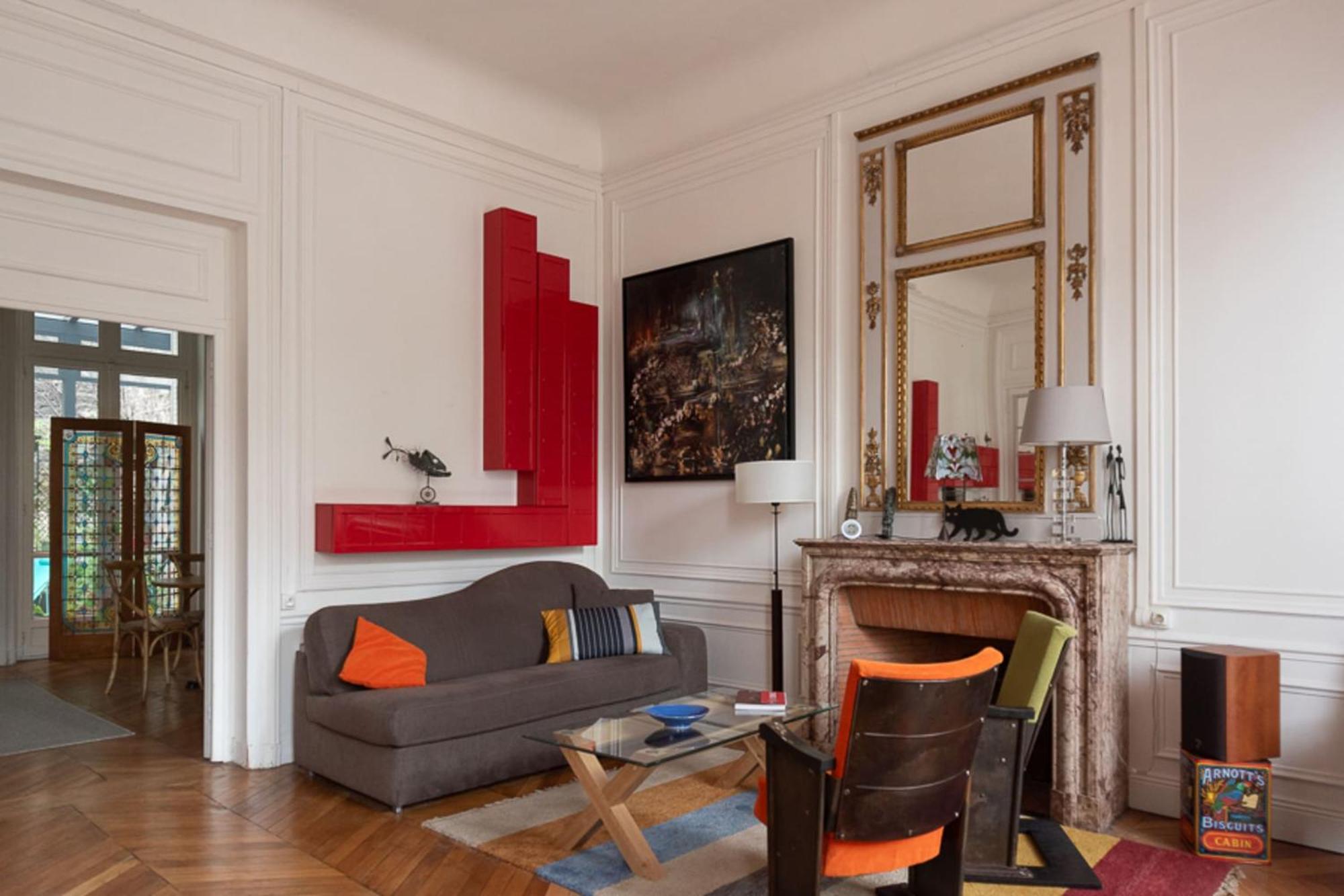 Spacious Nest With Terrace Near Batignolles * Parijs
